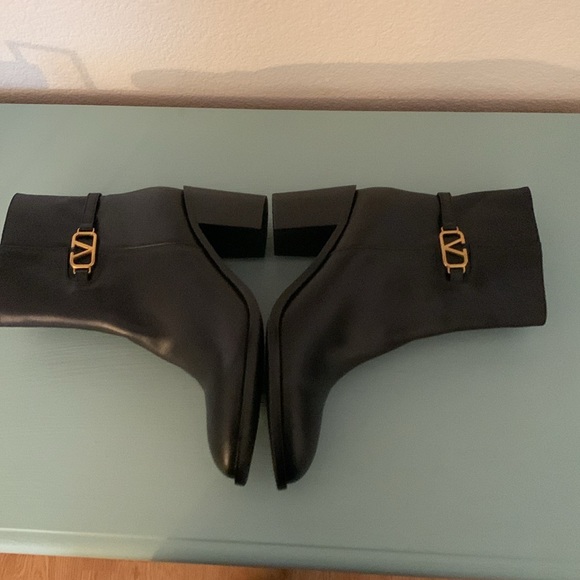 Replica Valentino Garavani  leather logo boots - Picture 11 of 15